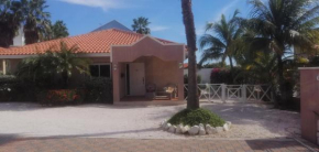 Отель Caribbean Beach Villa  Виллемстад